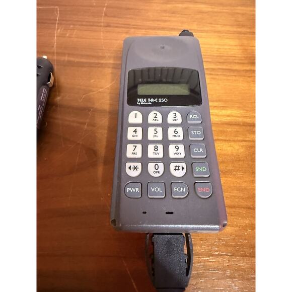 Vintage Motorola TELE TAC T-A-C 250 Cellular Phone and Car Charger TESTED Works - Picture 3 of 4